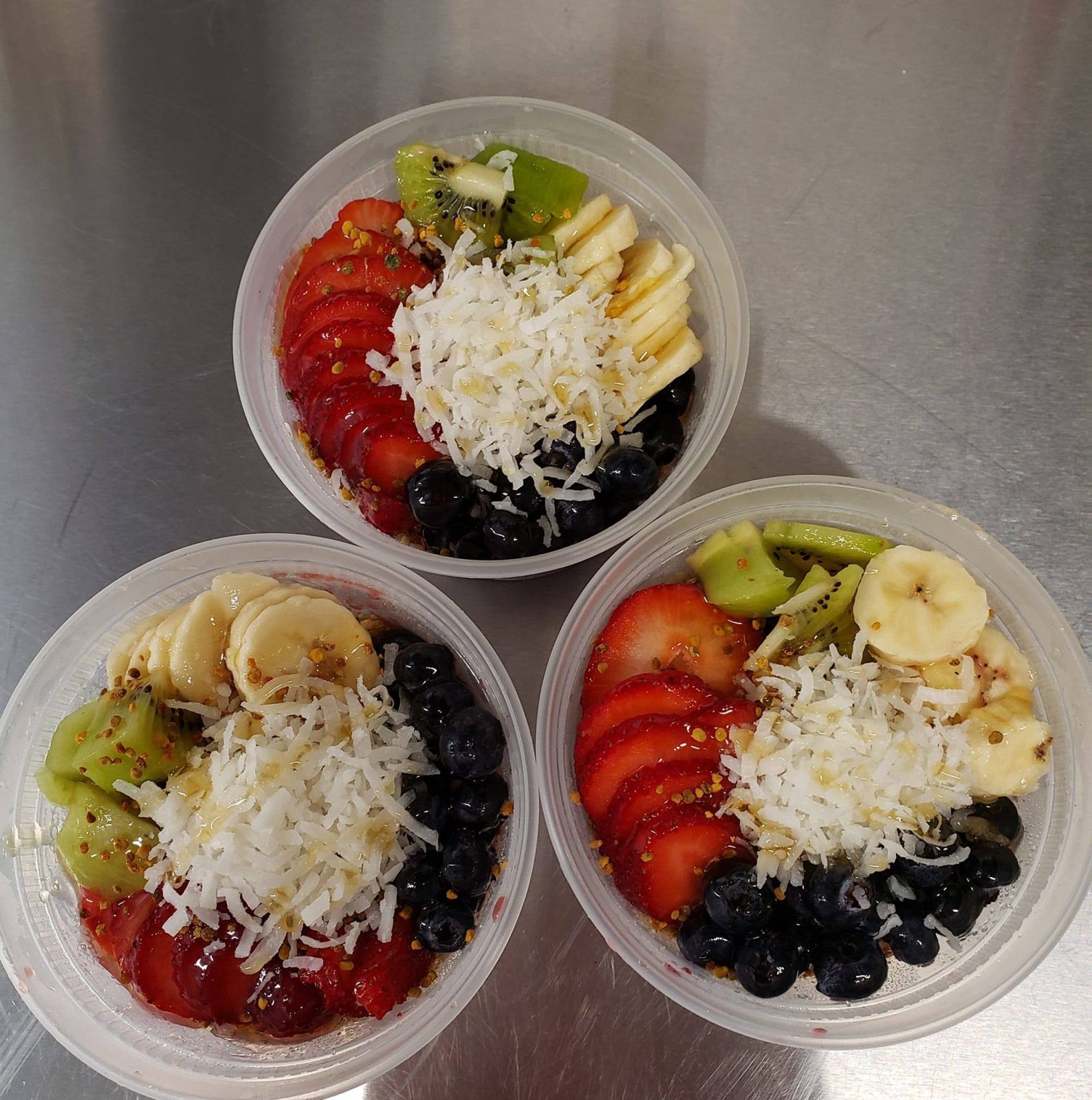 Val's Berry Bowls (Food Truck)'s Logo